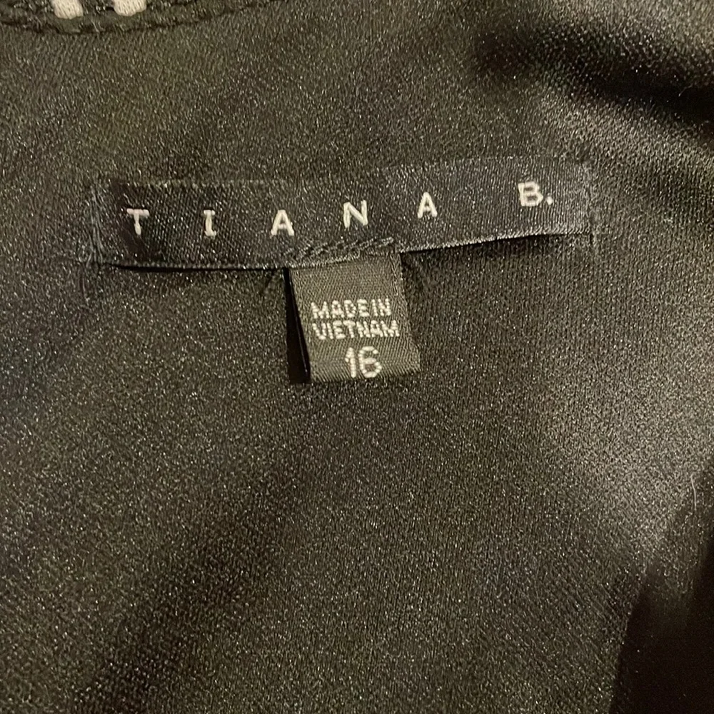 Tiana B sleeveless midi scoop neck fit and flare dress - Picture 7 of 8